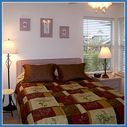 Guest bedroom with queen bed